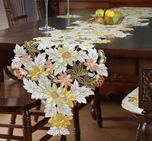 Fancy Sunflower 16" x 32" Table Runner (16" x 32")