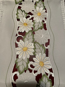 Daisies with Lace Border 16" x 36" Runner