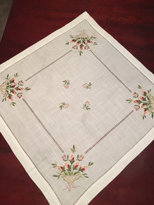 Rosebud Square Topper (35" x 35")