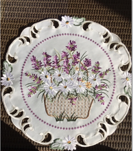 Load image into Gallery viewer, Basket Filled with Lavender and Daisies Doily (16&quot; Round)